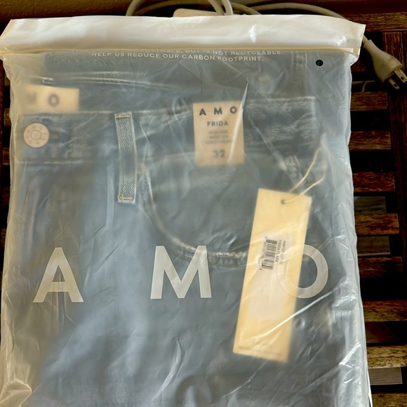 AMO Frida in Back to Life - Picture 2 of 2